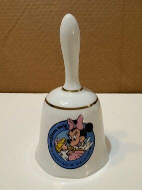 Vintage 1989 Disney World Showcase of Dolls Minnie Mouse Bell Reuter
Porcelain